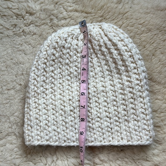 Women’s knitted hat lot of two - Picture 6 of 6